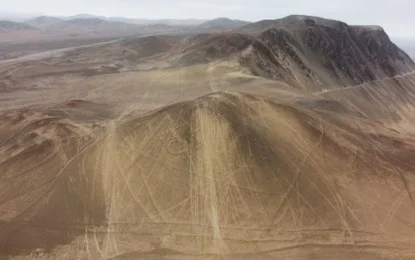 Denuncian daños en geoglifos milenarios en el sur de Iquique por parte de motoqueros y jeeperos