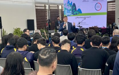 Estudiantes de Alto Hospicio se capacitan para liderar la revolución de la energía solar descentralizada
