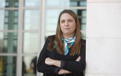 El estilo diplomático del embajador de Estados Unidos en Chile bajo la lupa: ¿crisis de confianza o nueva era en la relación bilateral?