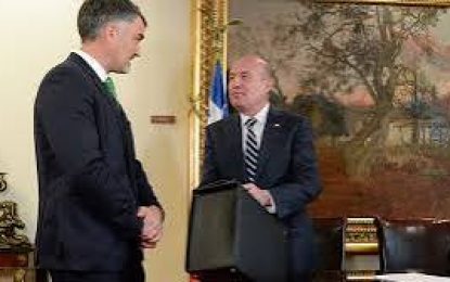 Ministro de Hacienda, Jorge Quiroz, ingresa proyecto de Ley de Presupuestos 2027 al Congreso Nacional