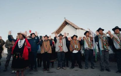Tradiciones aymaras y quechuas se toman el Paseo Baquedano