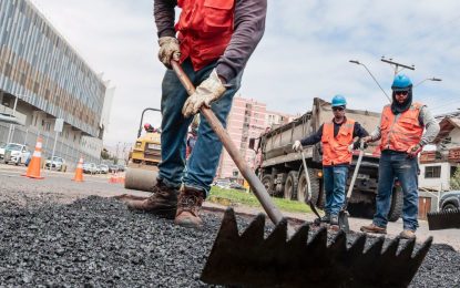 MUNICIPALIDAD DE IQUIQUE AVANZA CON PLAN DE BACHEO: PRIMEROS 65 PUNTOS SERÁN INTERVENIDOS EN AV. SALVADOR ALLENDE